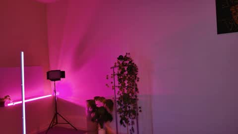 yoka_paradoxxx online show from October 6, 5:03 am