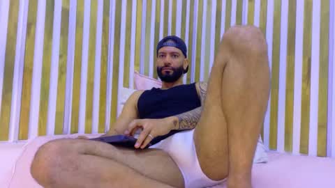 yorby_ online show from May 11, 2:56 pm