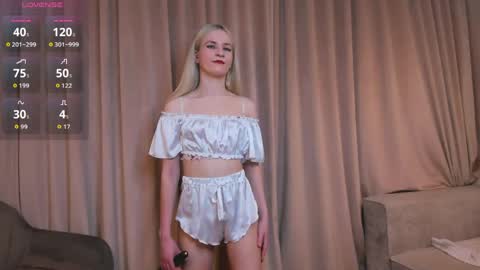 Elizabeth brunette -- Darline blonde  online show from May 8, 7:30 pm