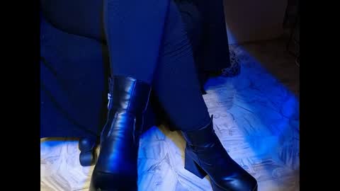 Renesmee online show from March 12, 5:24 am