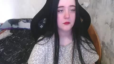 your_8a8y online show from May 13, 8:02 am