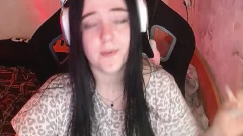 your_8a8y online show from November 25, 9:41 am