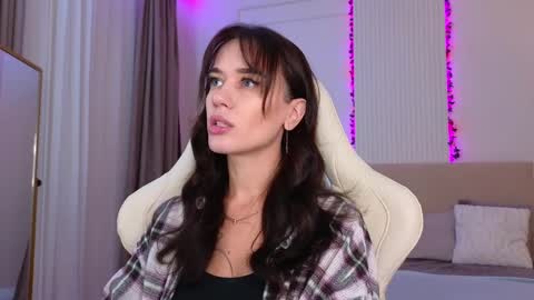 Jessica Loyd online show from April 9, 2:48 am