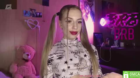 Alice  online show from December 20, 1:01 am