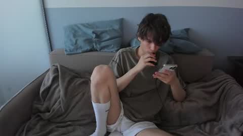 your_shy_guy online show from July 3, 6:29 am