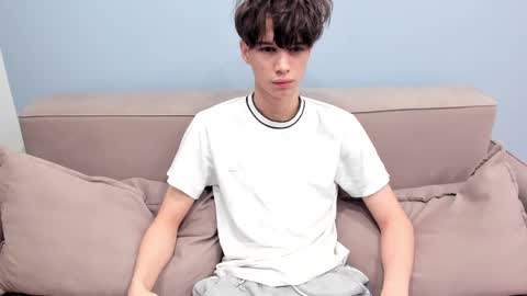 your_shy_guy online show from February 7, 1:41 am