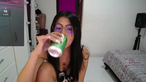 Snapshot of your_slutty_doll_ chatting on February 10, 4:52 am Danna  online show from February 10, 4:52 am