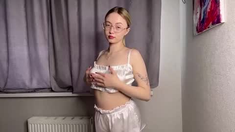 Laura online show from May 15, 10:45 am