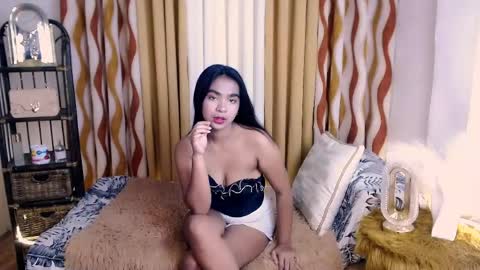 your princesskim online show from April 26, 5:43 pm