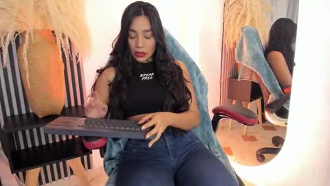 Selena online show from March 8, 5:49 am