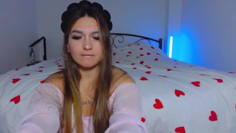 Snapshot of youremily_xx chatting on October 15, 7:37 pm Emily  online show from October 15, 7:37 pm