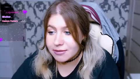 Snapshot of yourkarma_2_0 chatting on October 7, 5:20 pm Karma online show from October 7, 5:20 pm