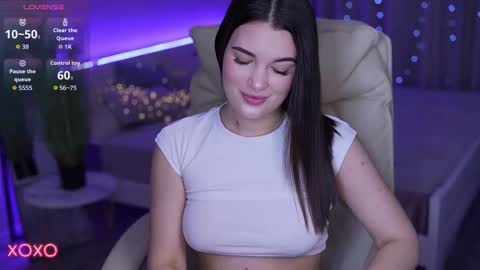 L O L A online show from November 5, 8:55 pm