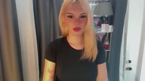 KYLIE MORE online show from May 29, 11:08 am
