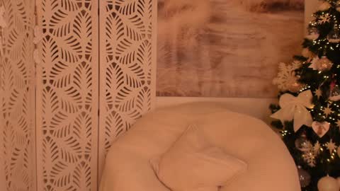 Snapshot of yourmidnightcoffee chatting on December 12, 10:52 pm Sarah online show from December 12, 10:52 pm