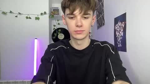 yoursweetyguy online show from April 8, 4:10 pm