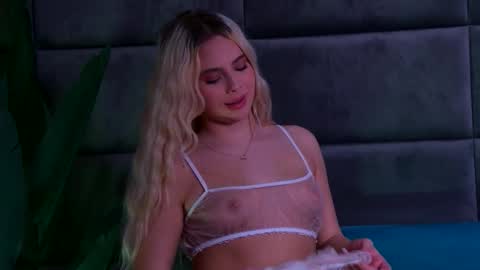 Foxie online show from November 22, 4:27 pm