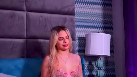 Foxie online show from December 21, 4:35 pm