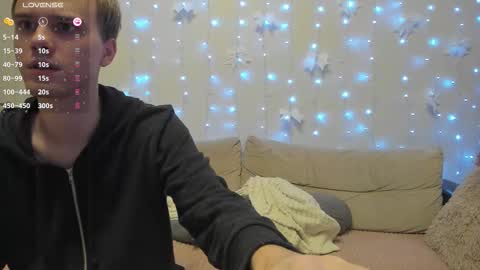 Yue Lang and Samm online show from January 15, 6:28 pm