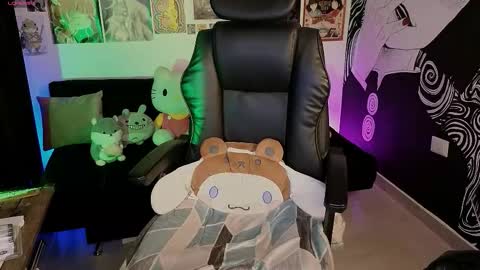    rawr   Anne Independent model      online show from February 11, 12:47 am