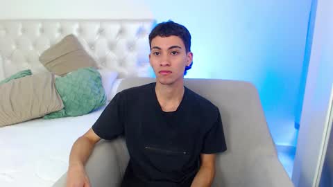 yulian_vasquez online show from February 20, 7:16 pm