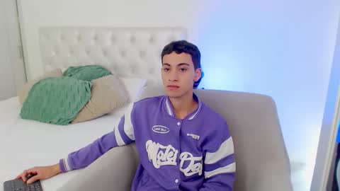 yulian_vasquez online show from February 25, 7:28 pm