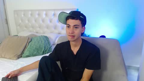 yulian_vasquez online show from February 13, 8:01 pm