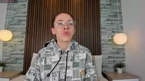 yulievans online show from October 12, 1:15 pm