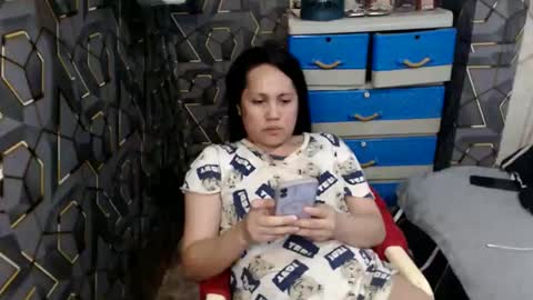 yumi online show from November 1, 12:00 am