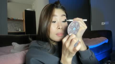 Yumi online show from February 27, 9:50 am