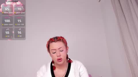 yunahott_ online show from November 12, 5:10 am