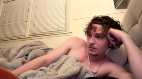 yungstudbev online show from April 15, 1:53 am