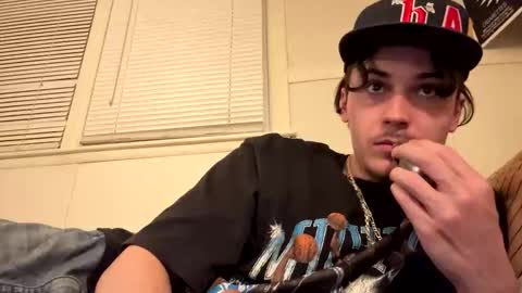 yungstudbev online show from April 8, 3:09 am