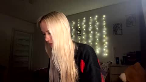 May online show from December 21, 1:39 pm