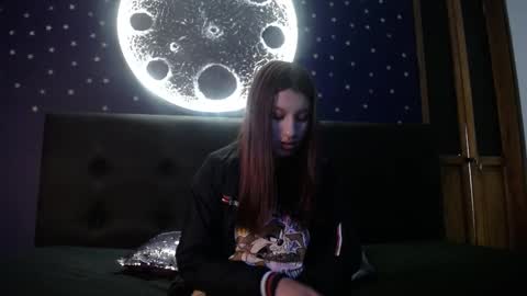 YUYIS online show from December 22, 11:50 am