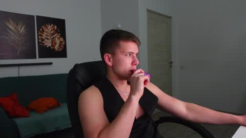 ZACK GILLIAN online show from April 21, 7:32 pm