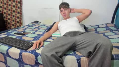 ZackMontiel07 online show from November 6, 9:23 am