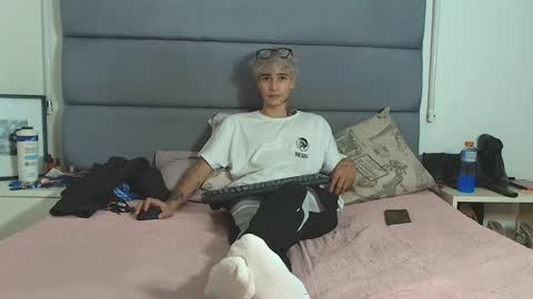 zack online show from March 3, 9:37 pm