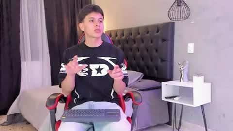 Samuel online show from June 20, 7:53 pm