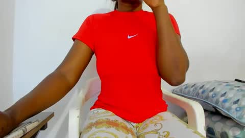 Snapshot of zamara__ chatting on February 25, 12:16 pm Zamara   online show from February 25, 12:16 pm