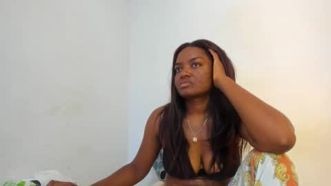 Snapshot of zamara__ chatting on February 26, 3:21 pm Zamara   online show from February 26, 3:21 pm