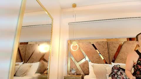 Zarah Andrews online show from December 15, 12:01 pm