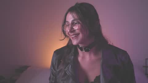 Miss Lynch   Next show  2911 online show from September 14, 11:50 pm