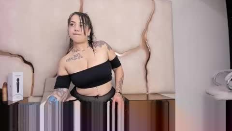 Zayra online show from April 15, 3:37 pm