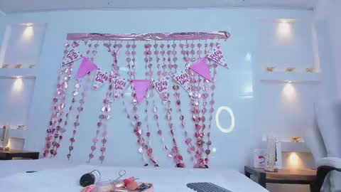 Zenda Evans online show from February 10, 3:53 am