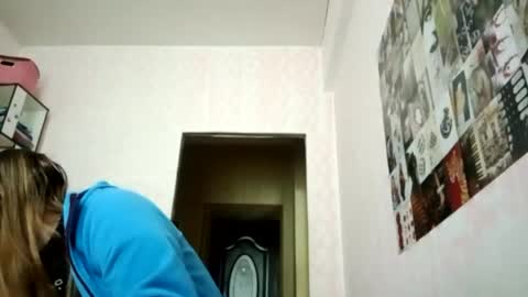 zeniabrossoit online show from May 24, 9:16 am