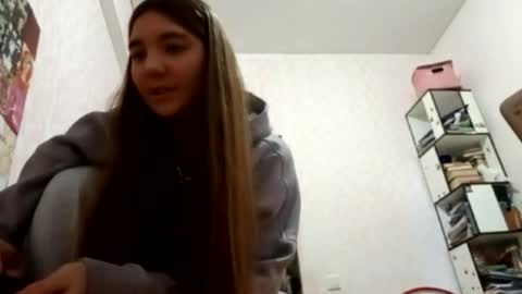 zeniabrossoit online show from April 15, 6:06 am