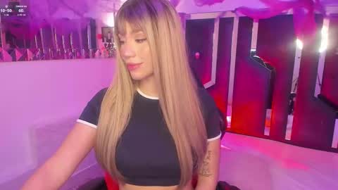Snapshot of zharaluxie chatting on October 22, 12:29 pm Zhara online show from October 22, 12:29 pm