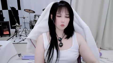 zhen online show from April 11, 5:50 pm