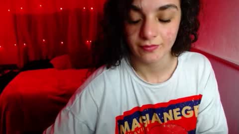 Snapshot of zoe_0111 chatting on February 14, 6:19 pm zoe_0111 online show from February 14, 6:19 pm